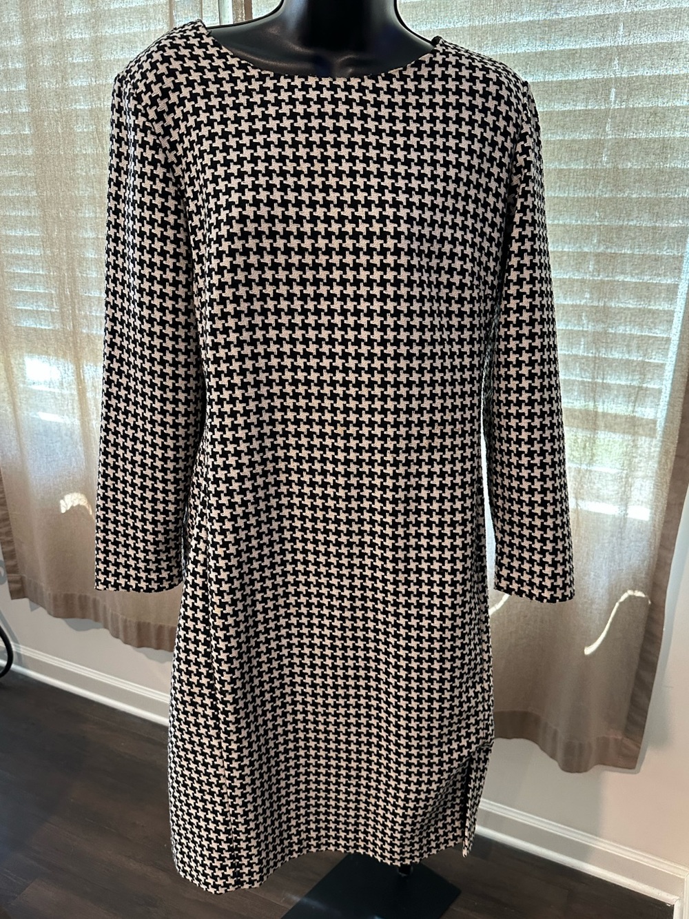 Vintage Classic Houndstooth Long-Sleeve Shift Dress - Black & White